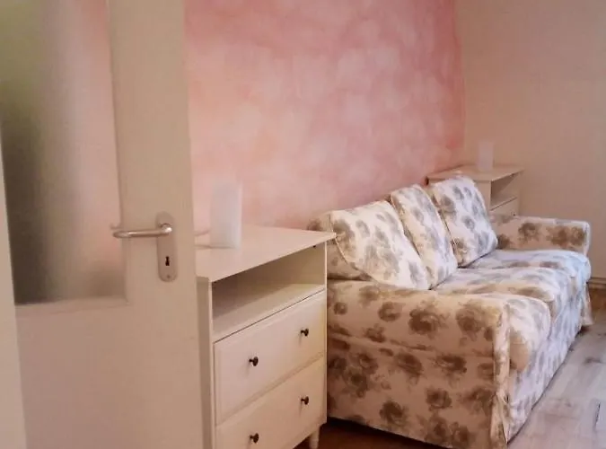 Schones Feng Shui Loft Uber Den Dachern Der Dresdner Neustadt Drezda