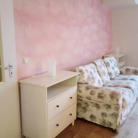 Schones Feng Shui Loft Uber Den Dachern Der Dresdner Neustadt アパート ドレスデン